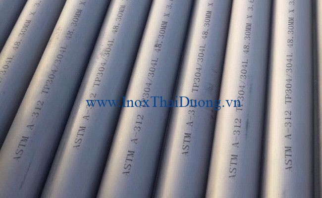 Ống inox 304 rất lý tưởng để sử dụng trong môi trường ngoài trời và các ứng dụng thách thức khác