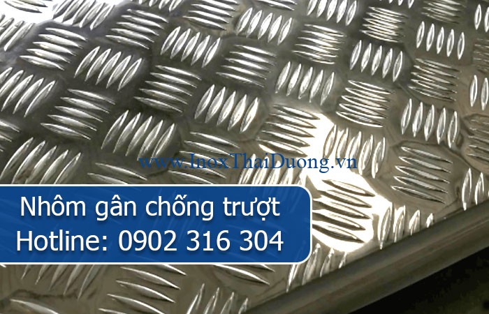 nhôm gân chống trượt