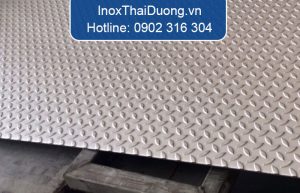 tấm inox chống trượt
