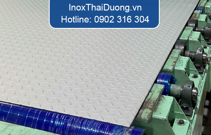 tấm chống trượt inox